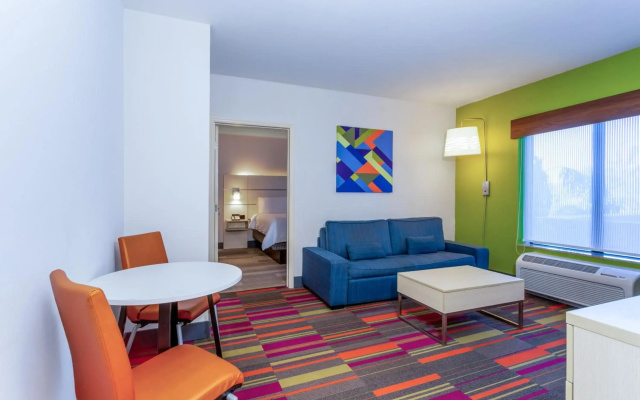 photo 4 of Holiday Inn Express & Suites, International Drive by IHG