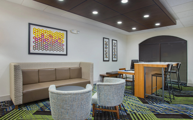 photo 2 of Holiday Inn Express & Suites Lebanon-Nashville Area by IHG