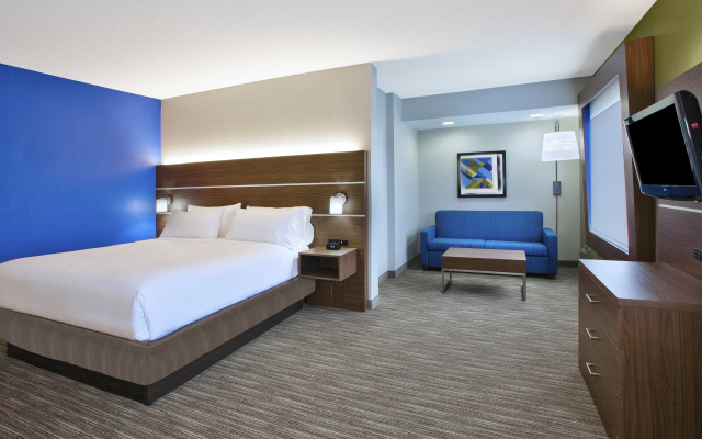 photo 3 of Holiday Inn Express & Suites Manchester by IHG