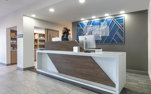 photo 2 of Holiday Inn Express & Suites Marshall by IHG