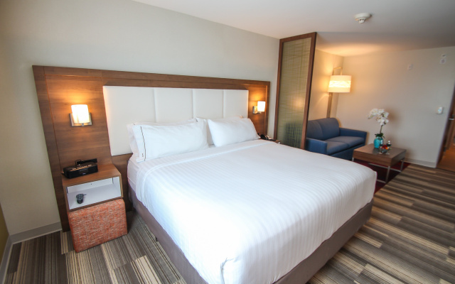 photo 4 of Holiday Inn Express & Suites Miami Airport East by IHG