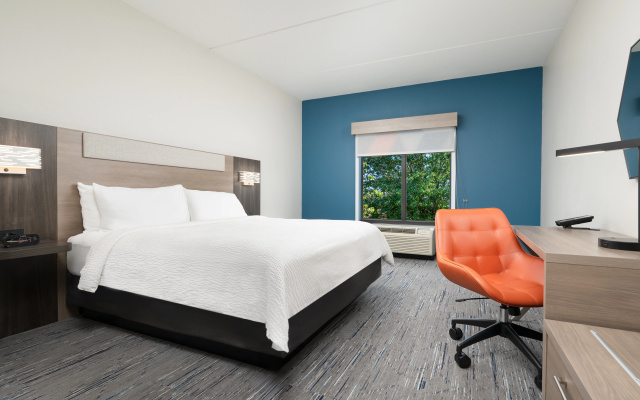photo 2 of Holiday Inn Express & Suites Newport S by IHG