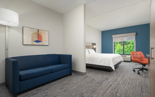 photo 3 of Holiday Inn Express & Suites Newport S by IHG