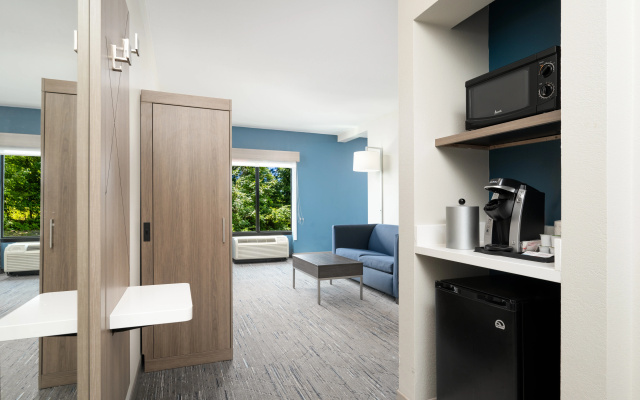 photo 4 of Holiday Inn Express & Suites Newport S by IHG
