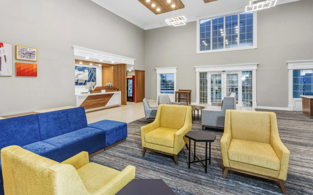 photo 2 of Holiday Inn Express & Suites Bloomington - Normal by IHG