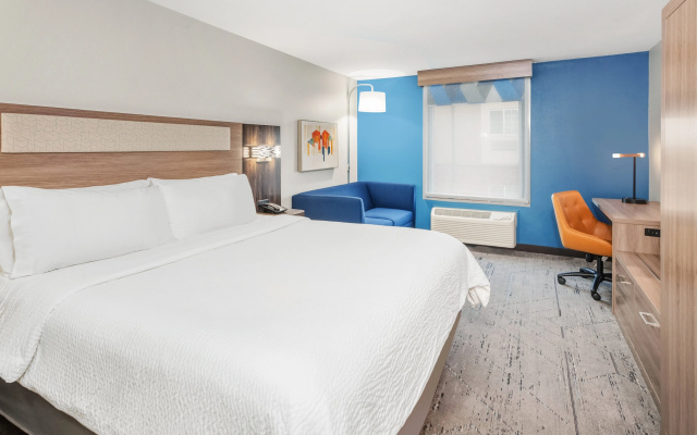 photo 3 of Holiday Inn Express & Suites Bloomington - Normal by IHG