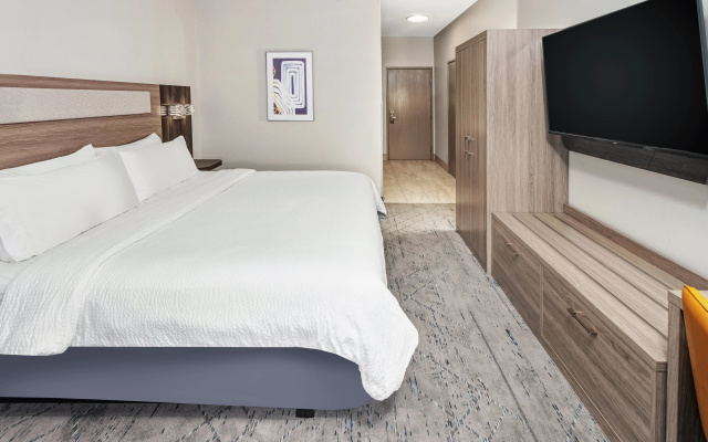 photo 4 of Holiday Inn Express & Suites Bloomington - Normal by IHG