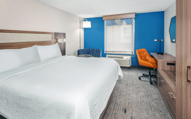 photo 5 of Holiday Inn Express & Suites Bloomington - Normal by IHG