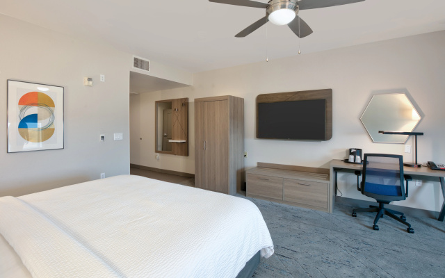 photo 5 of Holiday Inn Express & Suites North Dallas at Preston by IHG