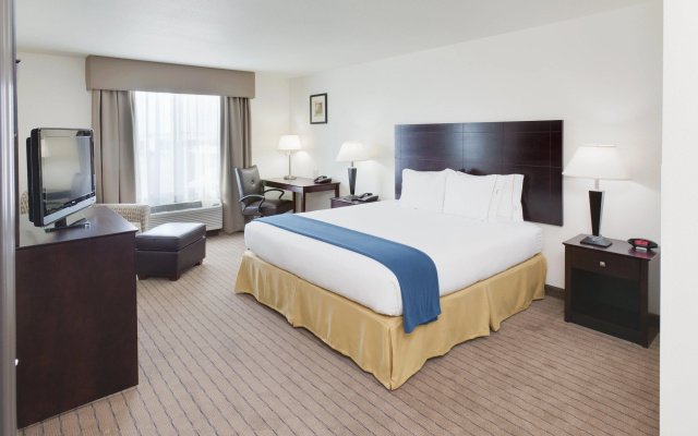 photo 3 of Holiday Inn Express & Suites Omaha I-80 by IHG