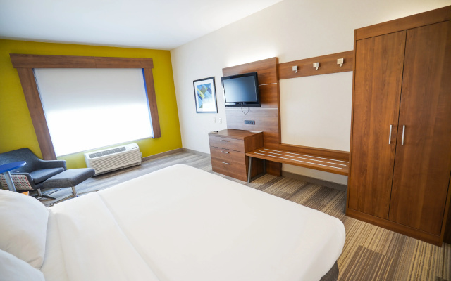 photo 3 of Holiday Inn Express & Suites Ontario by IHG