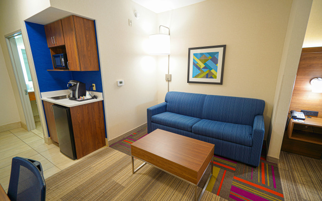 photo 4 of Holiday Inn Express & Suites Ontario by IHG