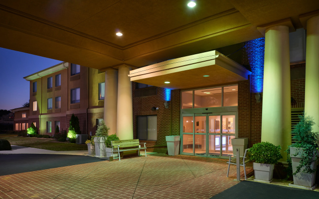 photo 2 of Holiday Inn Express & Suites Oxford by IHG