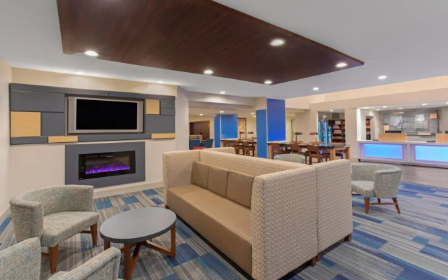 photo 2 of Holiday Inn Express & Suites Phoenix Tempe - University