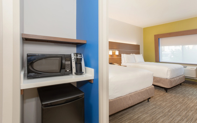 photo 4 of Holiday Inn Express & Suites Phoenix Tempe - University