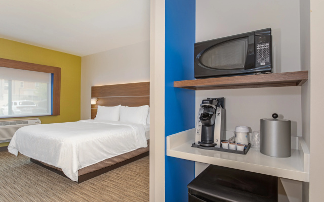 photo 5 of Holiday Inn Express & Suites Phoenix Tempe - University