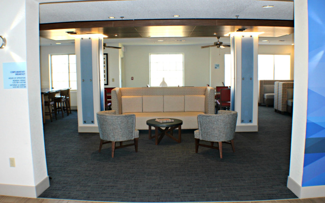 photo 2 of Holiday Inn Express & Suites Plainview by IHG