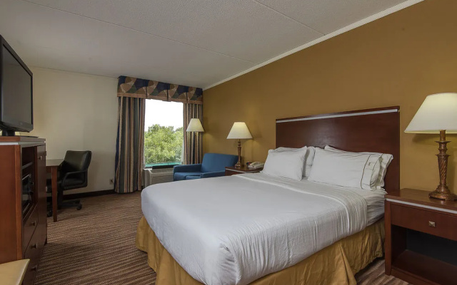 photo 3 of Holiday Inn Express Roanoke Civic Center