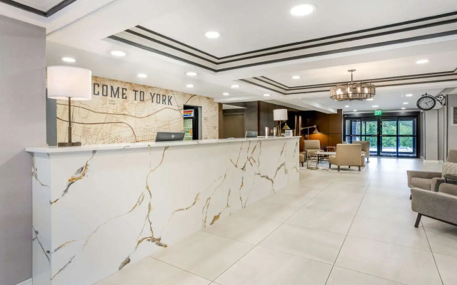 photo 2 of Holiday Inn Express