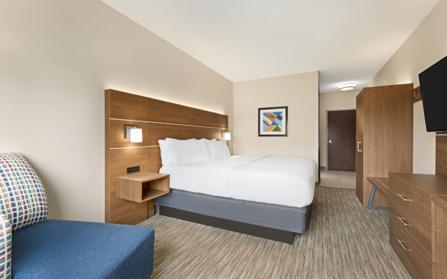 photo 4 of Holiday Inn Express & Suites Akron Regional Airport Area by IHG