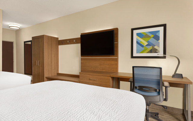 photo 5 of Holiday Inn Express & Suites Akron Regional Airport Area by IHG