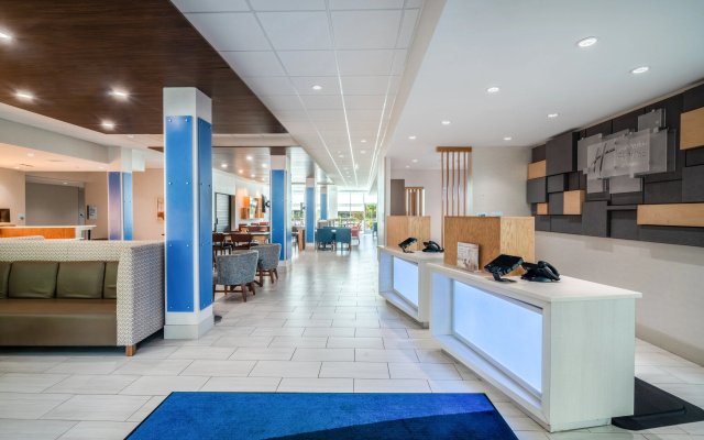 photo 2 of Holiday Inn Express & Suites Atlanta Airport NE - Hapeville  by IHG