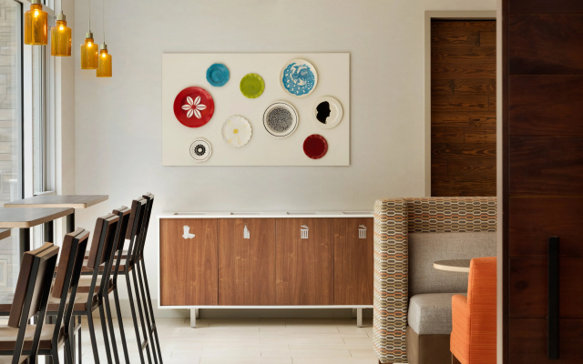 photo 3 of Holiday Inn Express & Suites Atlanta Airport NE - Hapeville  by IHG