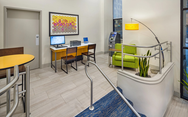 photo 3 of Holiday Inn Express and Suites Atlanta Downtown by IHG