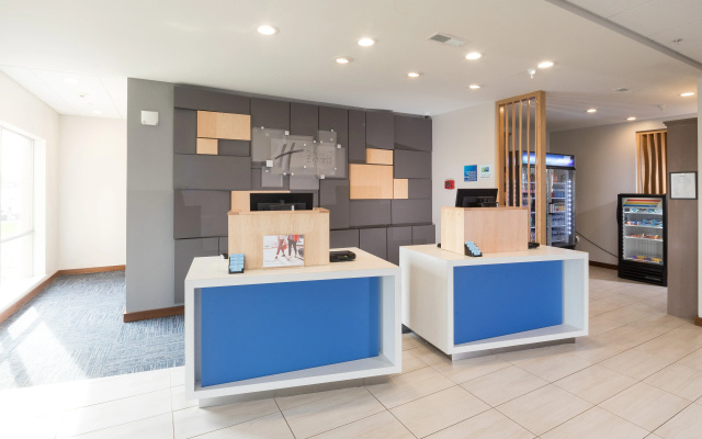 photo 2 of Holiday Inn Express & Suites Auburn by IHG