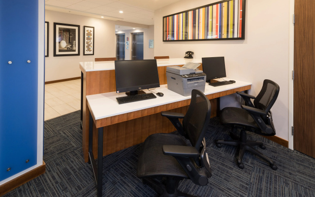 photo 3 of Holiday Inn Express & Suites Auburn by IHG
