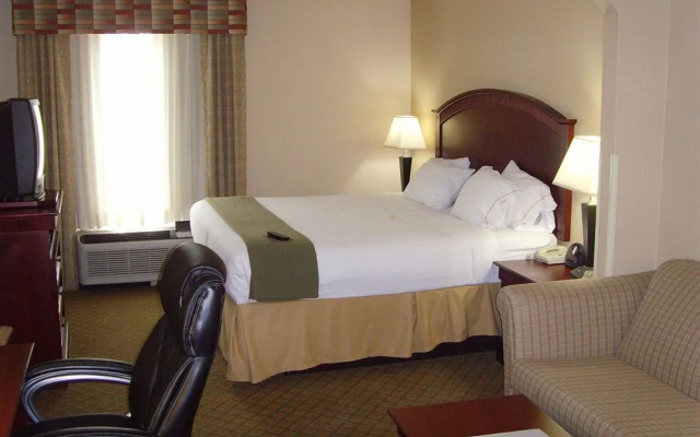 photo 3 of Holiday Inn Express & Suites Bentonville