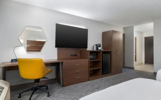 photo 4 of Holiday Inn Express & Suites Bentonville