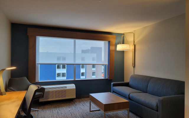 photo 5 of Holiday Inn Express & Suites Detroit Dearborn by IHG