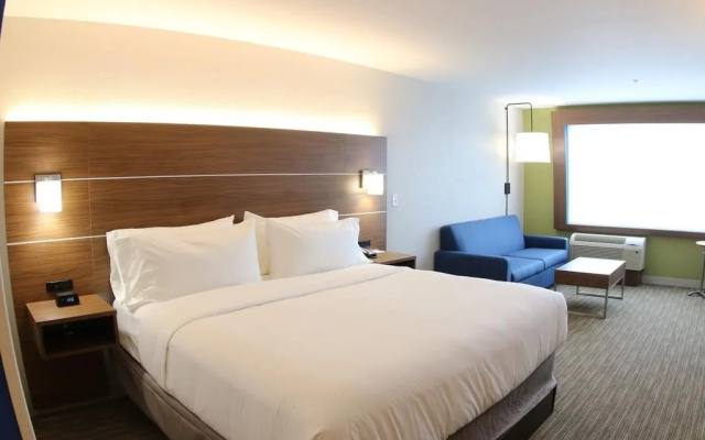 photo 2 of Holiday Inn Express And Suites Detroit Northwest Livonia