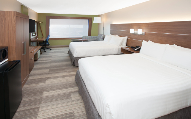 photo 3 of Holiday Inn Express and Suites Detroit/Sterling Heights by IHG