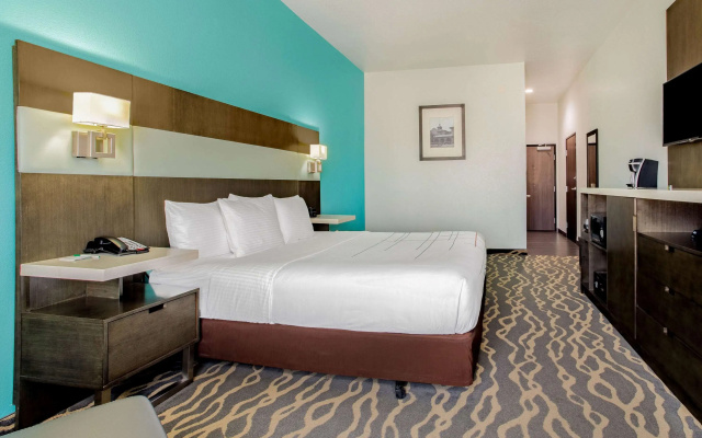 photo 4 of La Quinta Inn & Suites by Wyndham Northlake Fort Worth