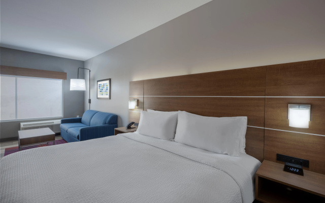 photo 4 of Holiday Inn Express & Suites Gilbert Mesa Gateway Airport by IHG