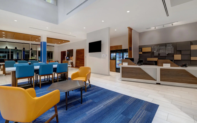 photo 2 of Holiday Inn Express & Suites Glendale Downtown by IHG