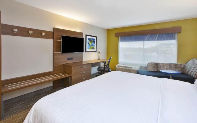 photo 4 of Holiday Inn Express Grand Rapids Airport North by IHG