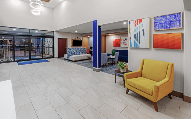 photo 2 of Holiday Inn Express and Suites Henderson by IHG