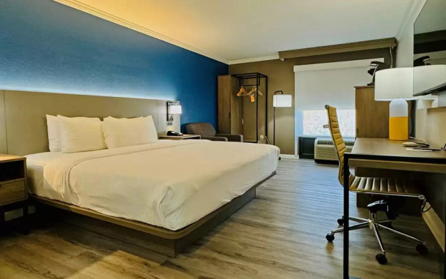 photo 4 of Comfort Inn & Suites Houston I-10 West Energy Corridor