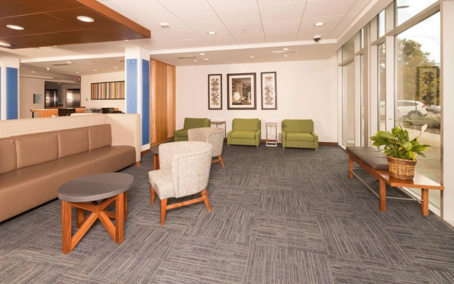 photo 2 of Holiday Inn Express and Suites Kalamazoo West by IHG
