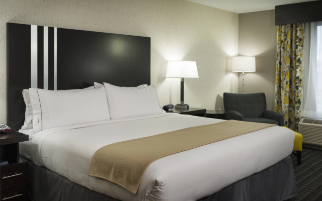 photo 3 of Holiday Inn Express And Suites Madison Centra