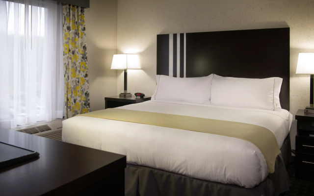 photo 4 of Holiday Inn Express And Suites Madison Centra