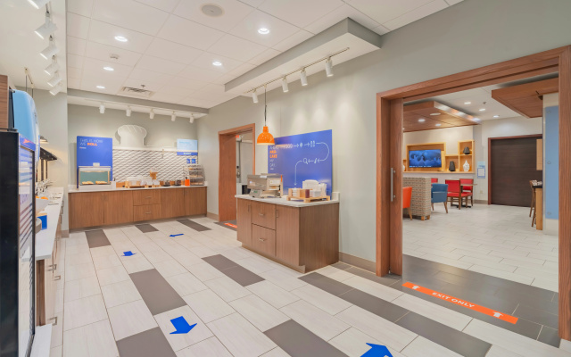 photo 2 of Holiday Inn Express & Suites Marion by IHG