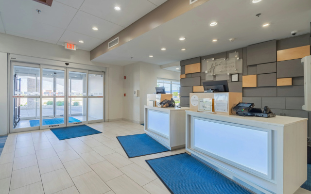 photo 3 of Holiday Inn Express & Suites Marion by IHG