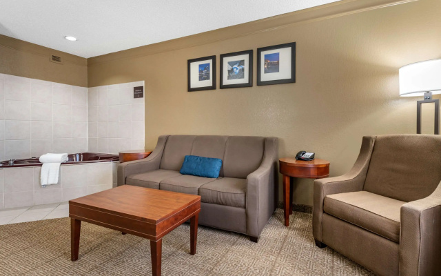 photo 2 of Comfort Inn & Suites Heath - Newark South