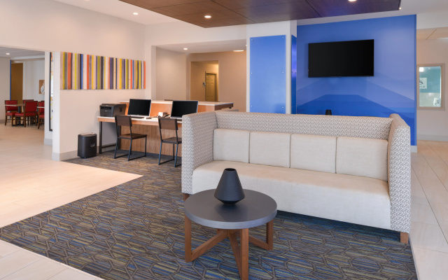 photo 3 of Holiday Inn Express Suites Omaha 120Th And Maple