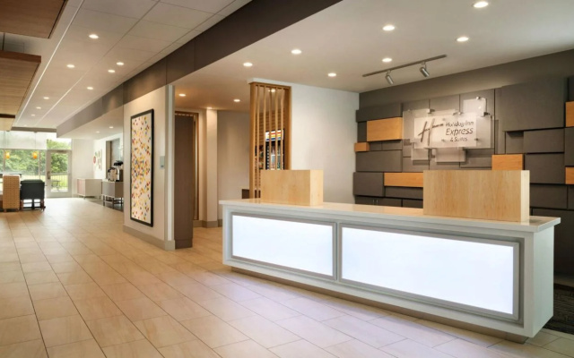photo 2 of Holiday Inn Express & Suites Omaha Downtown - Old Market by IHG