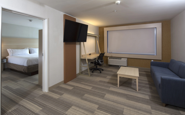 photo 3 of Holiday Inn Express And Suites Rochester Hill